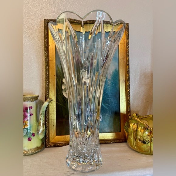 Lenox Fascination Lead Crystal 14" Scalloped Vase - Picture 3 of 11